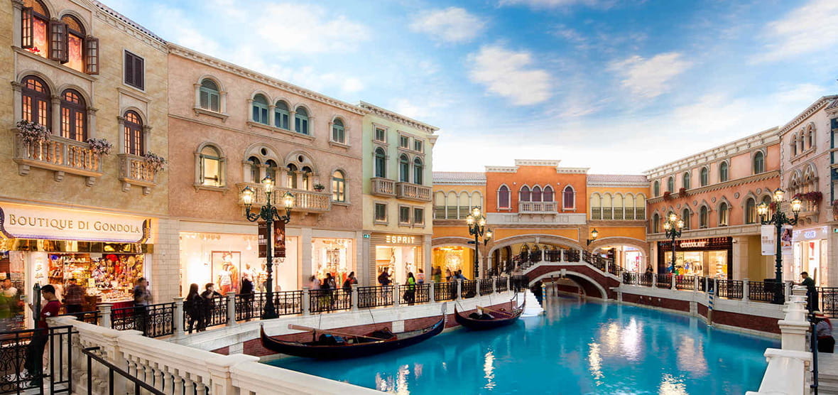 Luxury Suits, Breathtaking Decors and Indulging Activities in Venetian Macau