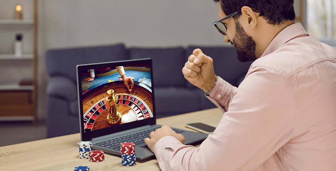 Young man playing roulette online 