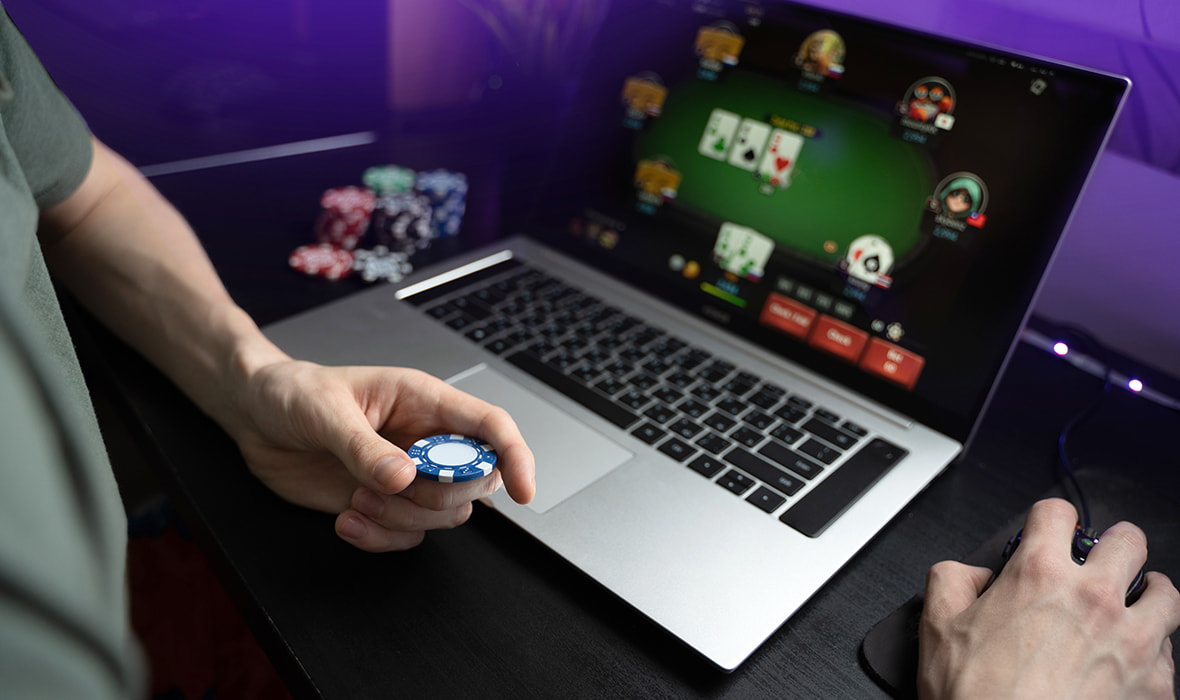 Online poker player 